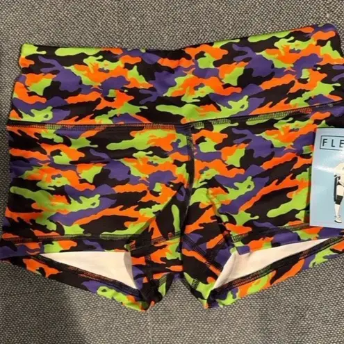 Fleo NWT Original Multi Spooky Halloween Camo Print Athletic Shorts Size Small Orange