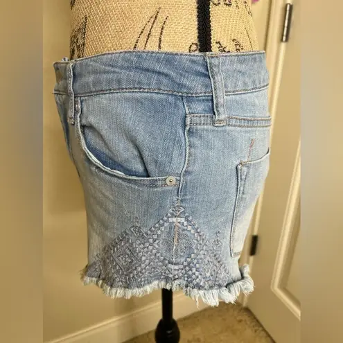 Mossimo High Rise Frayed Hem Light Blue Denim Embroidered Shorts Size 8
