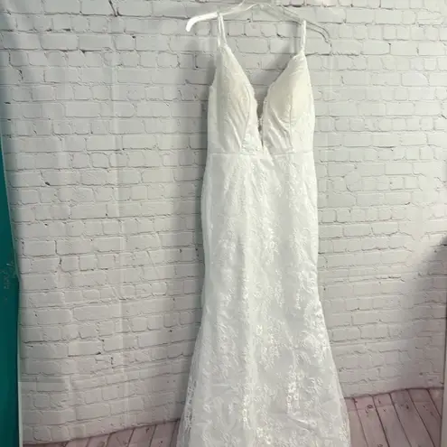 New Boutique Bridal Gown size US 16 plus lined lace train flared romantic event White