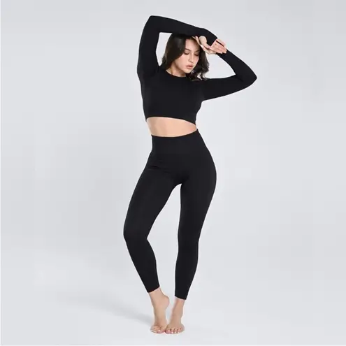 Cosmolle AirWear Long Sleeve Top NWT Athletic Crop Shirt Large Black Thumbholes