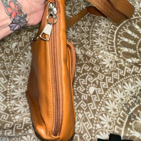 Roma  Leathers R or L Lock, 4 Keys Concealed Carry Crossbody - Tan