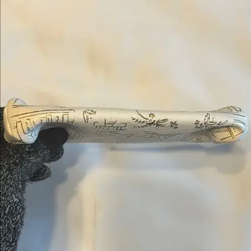 Hallmark White and Gold Clutch with Unique Landmark Design EUC