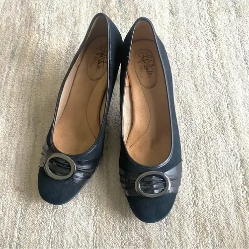 Life Stride Whitney Pump Heels