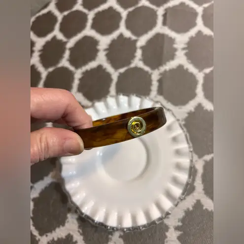 Tortoise Brown Bracelet with Gold Spiral detail
Classic minimalist accessory