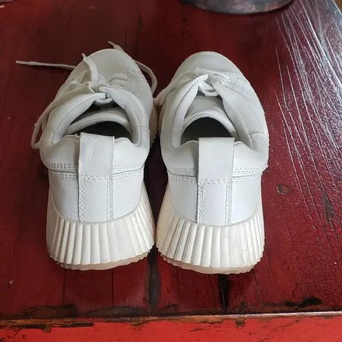Dolce Vita White Athletic Shoes with Textured Sole Size 8.5