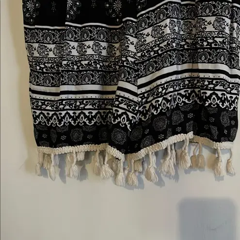 Black and White Patterned Romper Size undefined