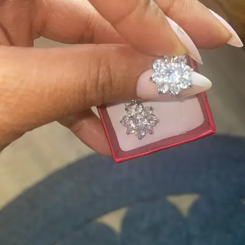 NWT est retail $800 14k White Gold Plated Lab Diamond Snowflake Earrings