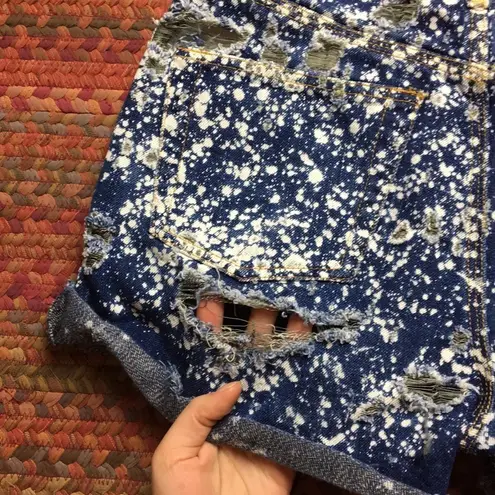 WELL WORN DISTRESSED SPLATTER DENIM SHORTS Blue Size 27