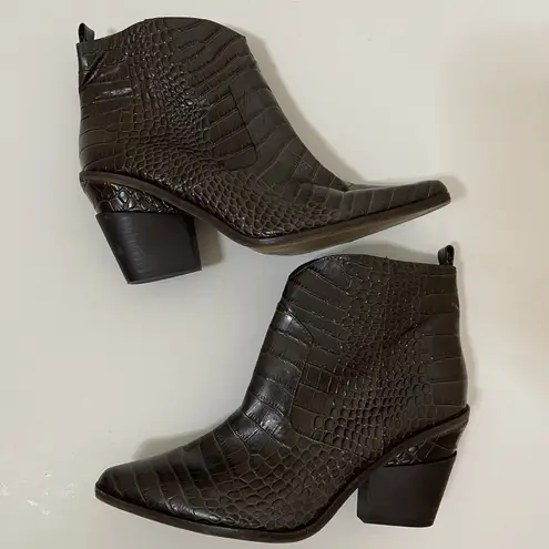 Gianni Bini  Patent brown crocodile print ankle point toe western boots 9.5