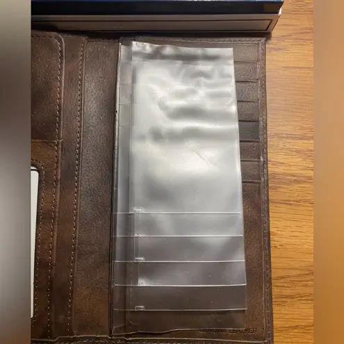 Unisex Austin Brown Wallet with 3 sleeve pockets, ID card, 6 photo & 7 card slot