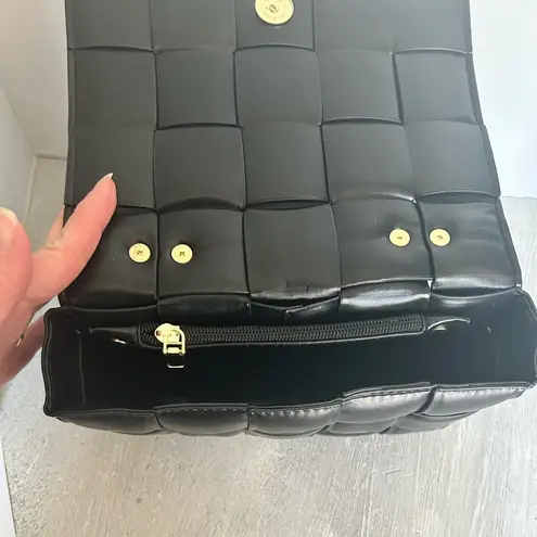 Sexy Faux Leather Puffer purse with Gold chain Black