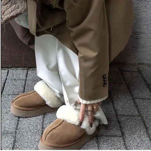 UGG Disquette Platform Slipper