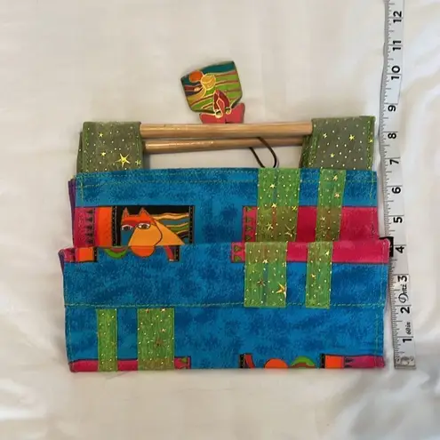 Laurel Birch small bag wood handle bird dog cat horse design wood dog tag EUC Green