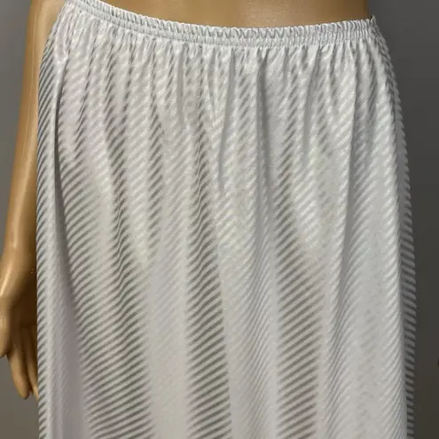 Vanity Fair Vintage Silver Gray Half Slip Medium BF Lace Trim Shimmery