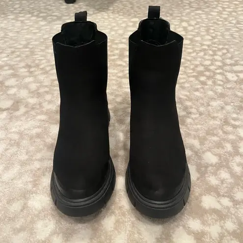 Zigi Soho Chelsea boots NWOT