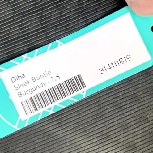 NWT Diba Women's Sleek Suede Bootie in Burgundy Red Gold Hardware Size 7.5