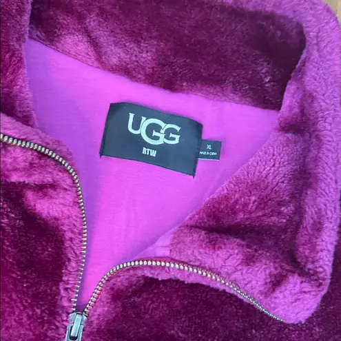 UGG  women’s warm, Plush Jacket in Deep Purple and Black size extra large