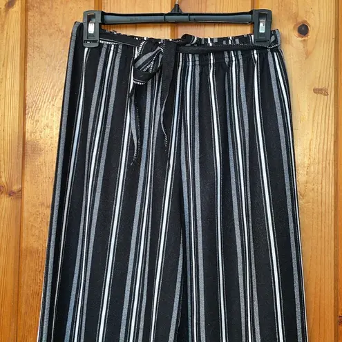 Stripped dressy pants black and white size medium/large wide leg pants comfy
