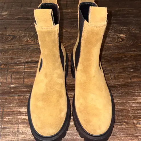 Maje Carmel Suede Platform Chelsea Ankle Boots Gold Metallic Heel Size 7 NWOB