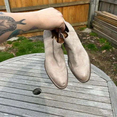 Born Kerri Cream Visone Distressed booties size 7.5