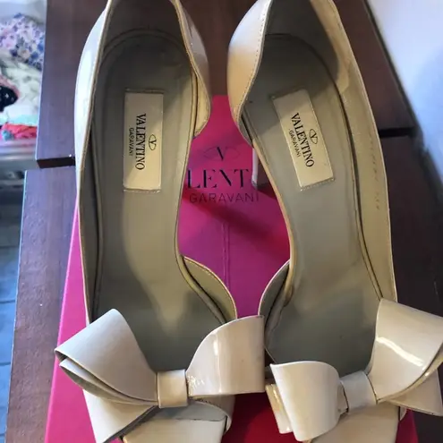 Valentino Garavani Valentino Nude Patent Leather Bow Pump Heels Size 8.5