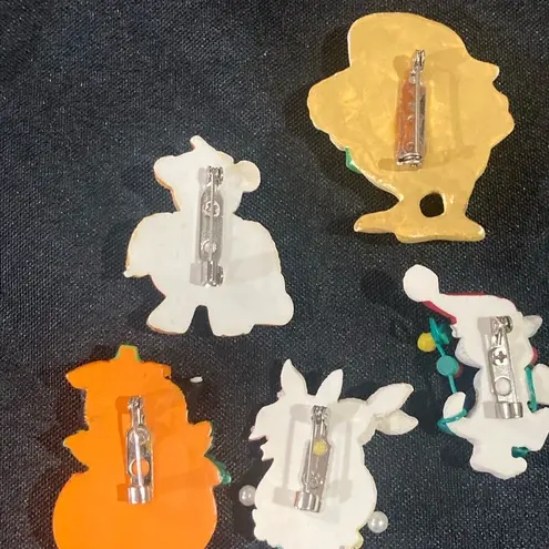 VTG. AVON Lot 5 HALLOWEEN CAT BEAR BUNNY CHICK PINS Christmas Easter BROOCH NEW Orange