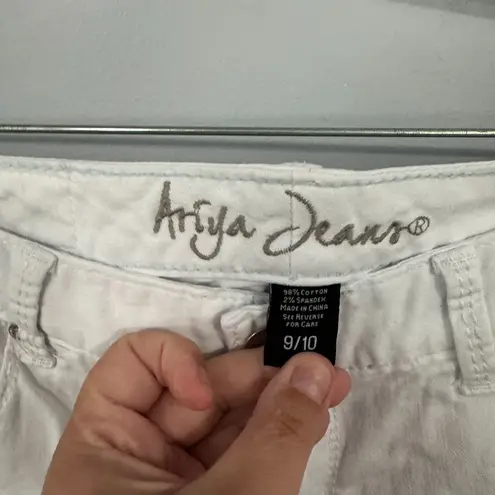 Ariya Jeans White Distressed Skinny Jeans Juniors Size 9 Women's Size 10 w/ Spandex