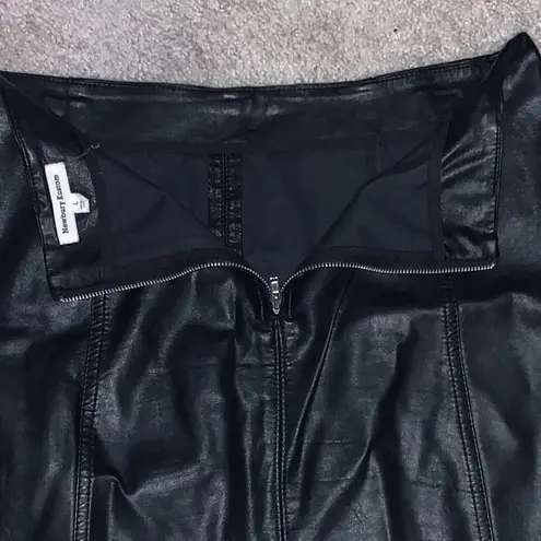 Newbury Kustom Black Faux Leather Mini Skirt Sz L