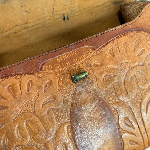 Vintage 70s Floral Tooled Cowhide Leather Crossbody Bag Tan