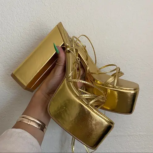 EGO  Mia Strappy Platform Heel Sandals in Gold Sz 6