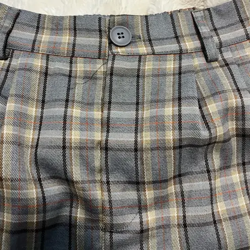 Full Tilt  plaid pleated shorts in medium