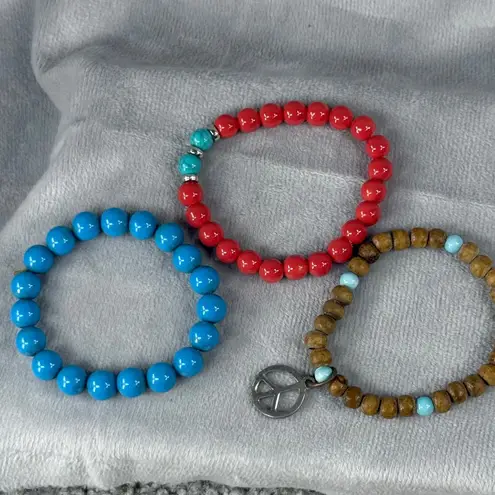 Set Of 3 Beaded Stretch Bracelets Red Blue & Natural Wood Beads Peace Sign Charm