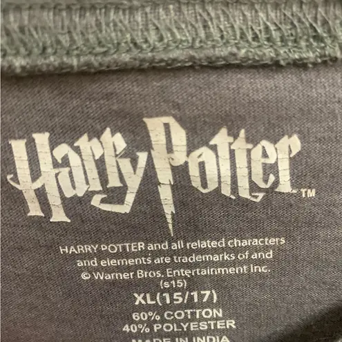 Harry Potter “The Battle of Hogwarts” Short Sleeve XL T-Shirt. 2803