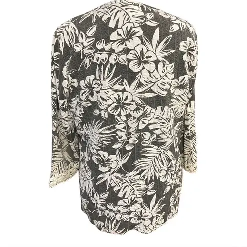 Cathy Daniels , Women’s top, Size Large, Gray & White Floral, 3/4 length sleeves - Image 5