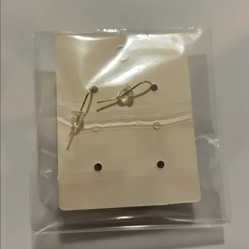 None New Gold toned Hawaiian-Inspired Conch hoop
Earrings beachy vacation cruise