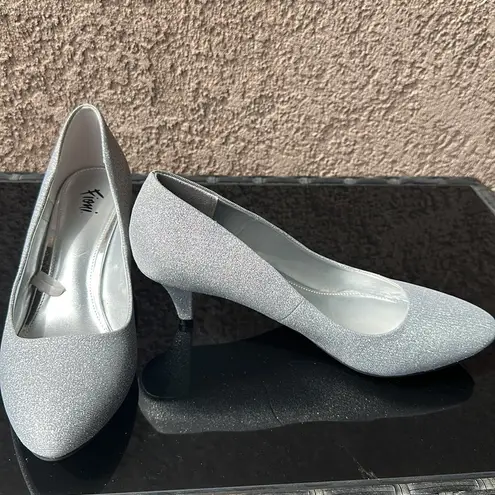 Fioni Beautiful silver glitter  heels woman size 9.5