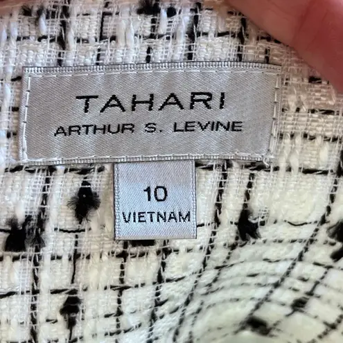 Tahari White And Black Boucle Tweed Mini Skirt Size 10. NEW