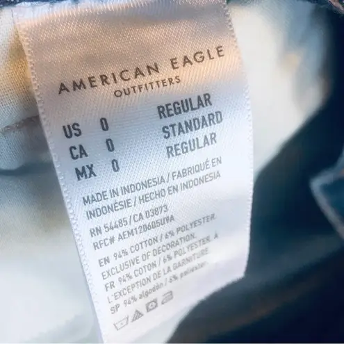 American Eagle  Med Wash Relaxed Mom Jean Size 0