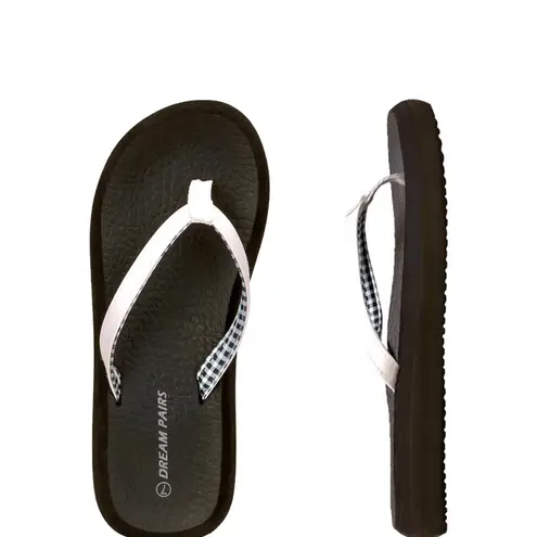 Dream Paris NWOT DREAM PAIRS Women’s Size:9 White flip flops Arch support.