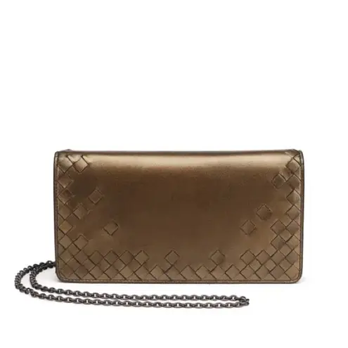 Bottega Veneta wallet on chain