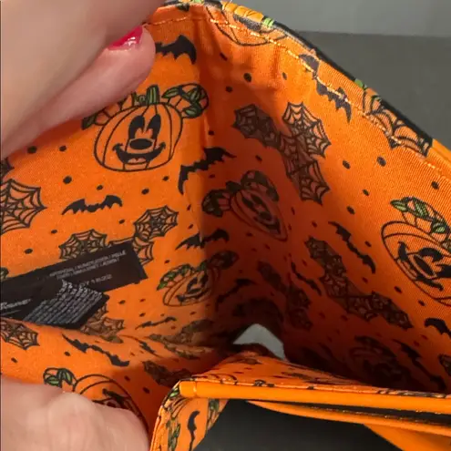 Lounge Fly Disney MICK-O-LANTERN glow in the dark Wallet