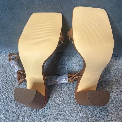 Liliana Women’s Mabel-17 Chunky Gold Tone Chain Lace Up Heel Size 6.5 NEW