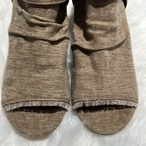 Very G SOLANGE PEEP TOE BOOTIE. Size 8.5. B71