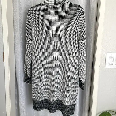REVERSIBLE BLACK & WHITE SWEATER DUSTER SZ: LX Size XL - Image 3