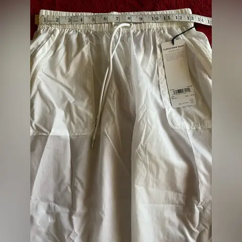 Alo Yoga NWT  Cloud Nine Pants white Size XS With Pockets - Image 12