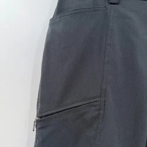 Duluth Trading Co Women's 8 Breezeshooter Slim Leg Convertible Pants black