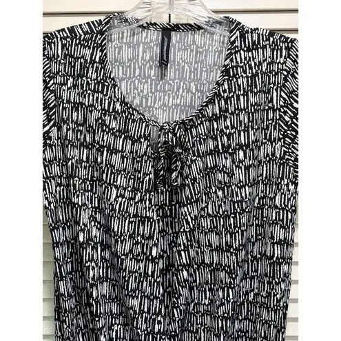 Jason Maxwell Jason Maxwell Black/White Geo Wrap/Tie Short Sleeve V Neck Blouse Size PS