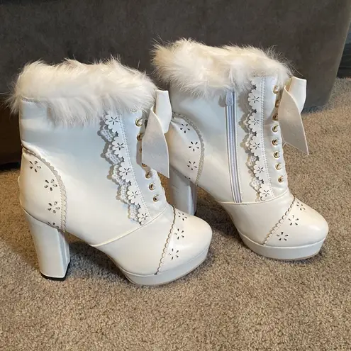 Women’s White Chunky High Heeled Boots Faux Fur Trim Size 39EU (8.5 US) NEW