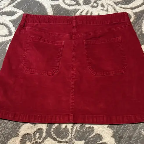 Old Navy  corduroy mini skit. New.