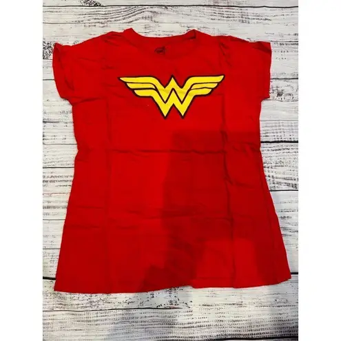 DC Comics Original Wonder Woman Short Sleeve Graphic T-Shirt in Red Size Medium